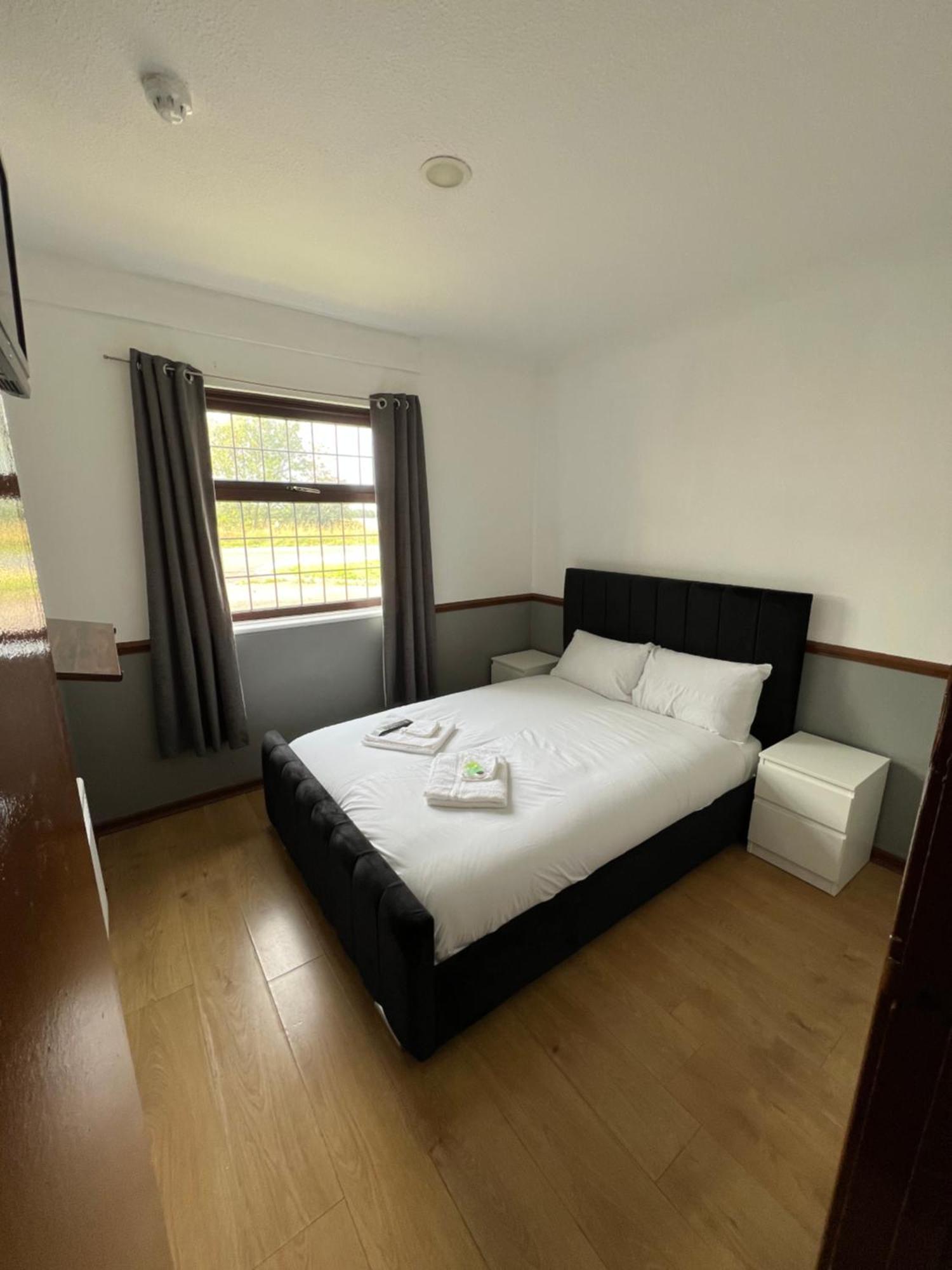 Oyo Stay Inn Express, Cambridge Papworth Everard Eksteriør billede